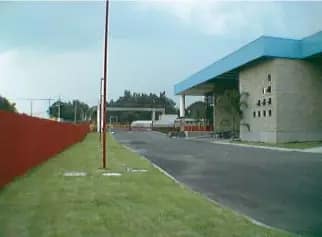 Acceso del complejo industrial Natura Tec