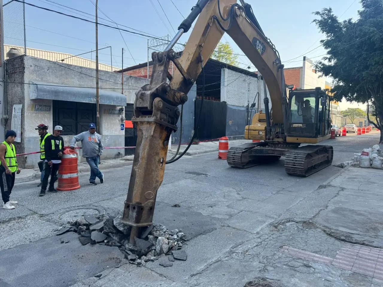 Pavement demolition with a hydraulic breaker