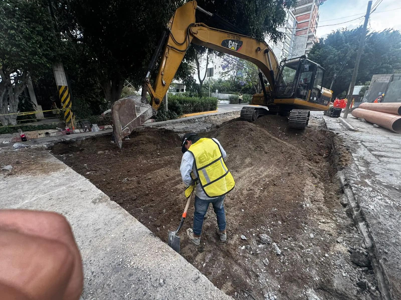Trench for a drinking-water line in a residential area