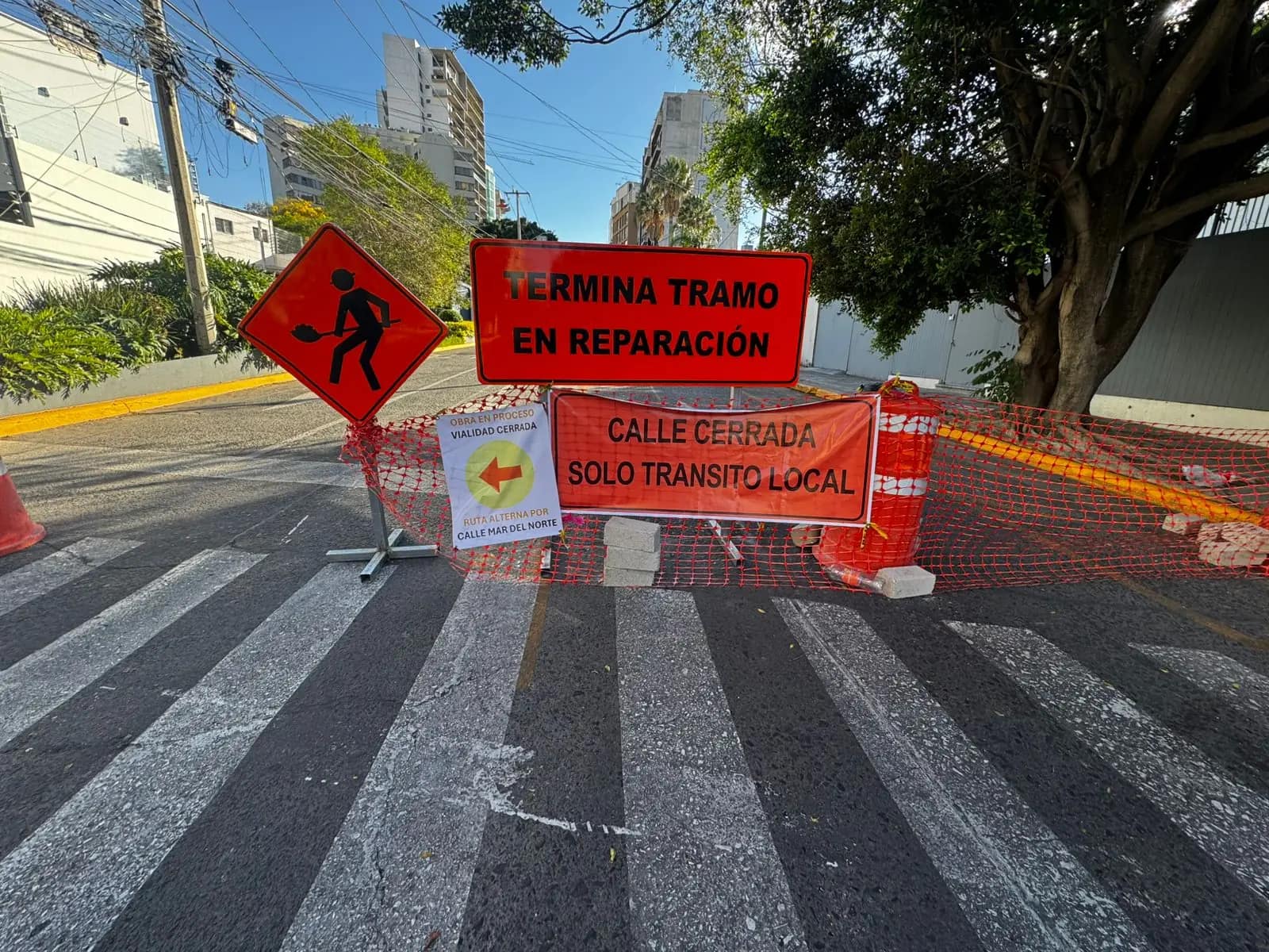 Street-closed-for-repairs signage