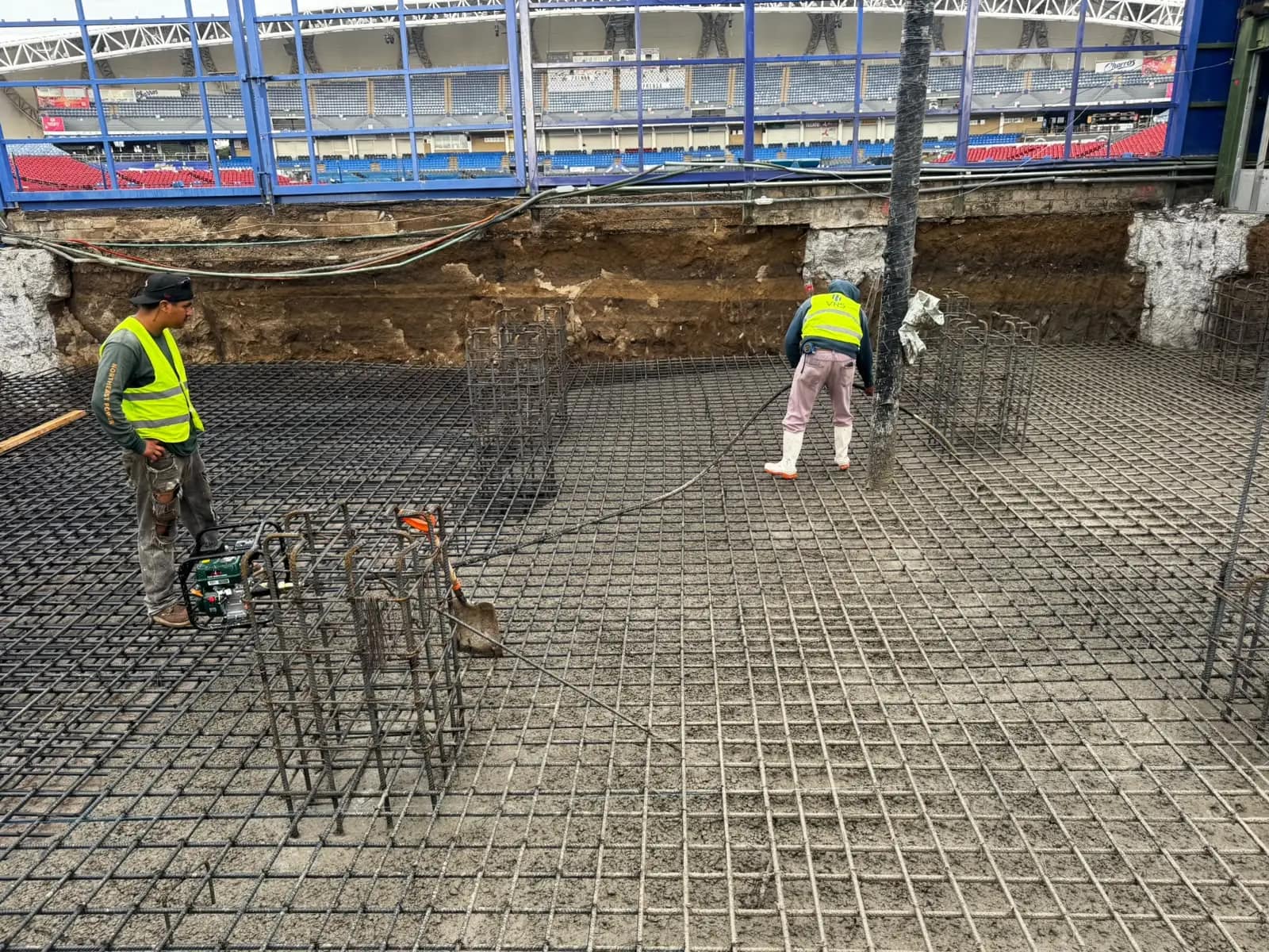 Armado de malla y castillos para losa de cimentación
